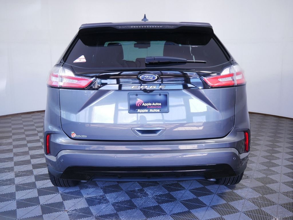 Used 2022 Gray Ford SEL image 5