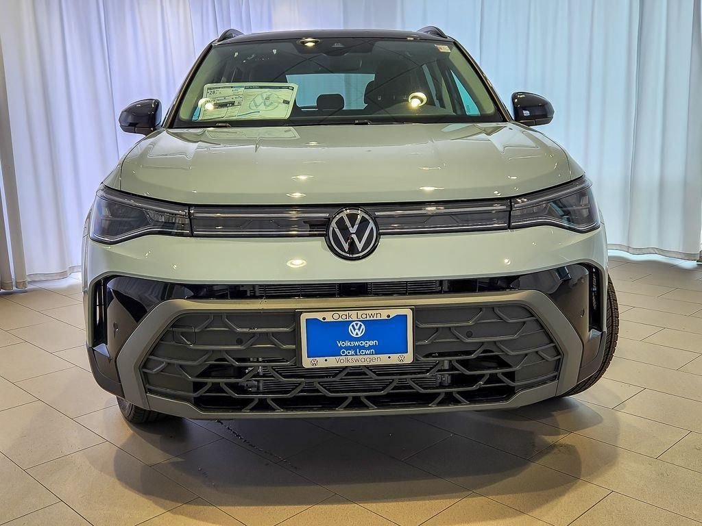 New 2026 Monument Gray w/Dp Blk Rf Volkswagen 1.5T SE Black image 2