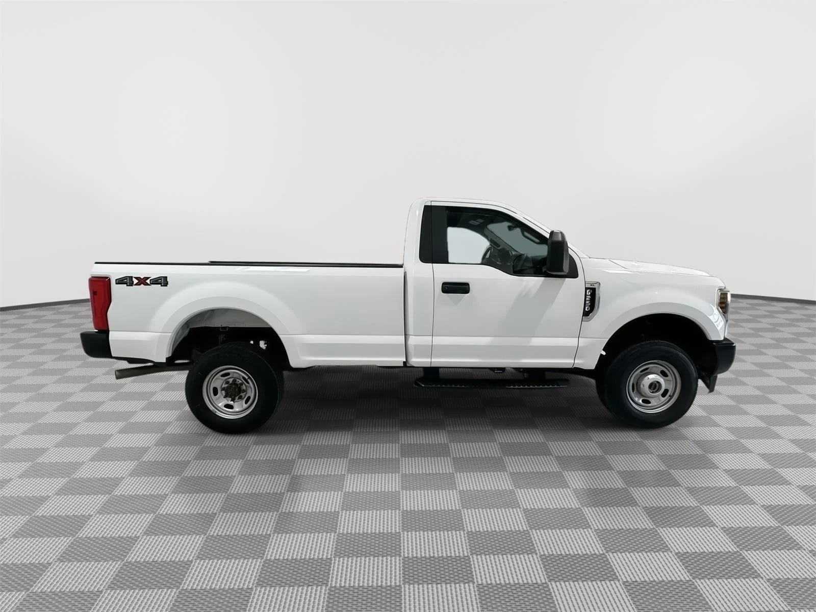 Used 2019 White Ford XL image 6