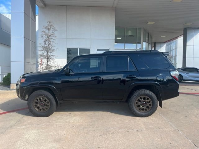 Used 2016  Toyota  image 2