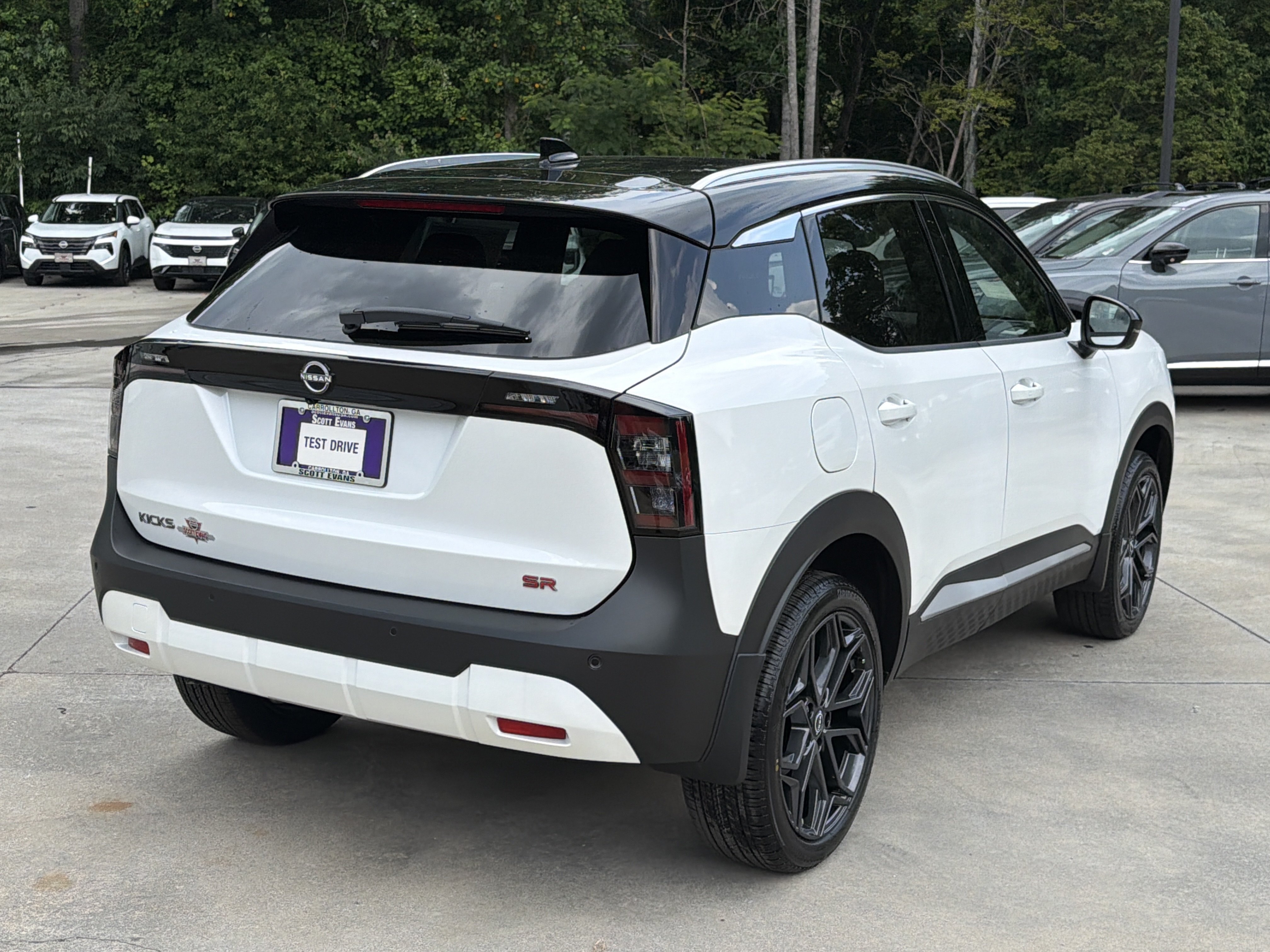 New 2026 Aspen White Tricoat/Super Black Nissan SR image 8