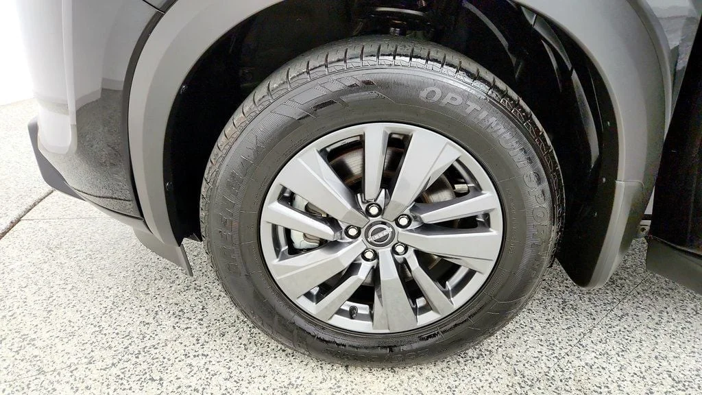 Used 2024 Super Black Nissan S 4WD image 9