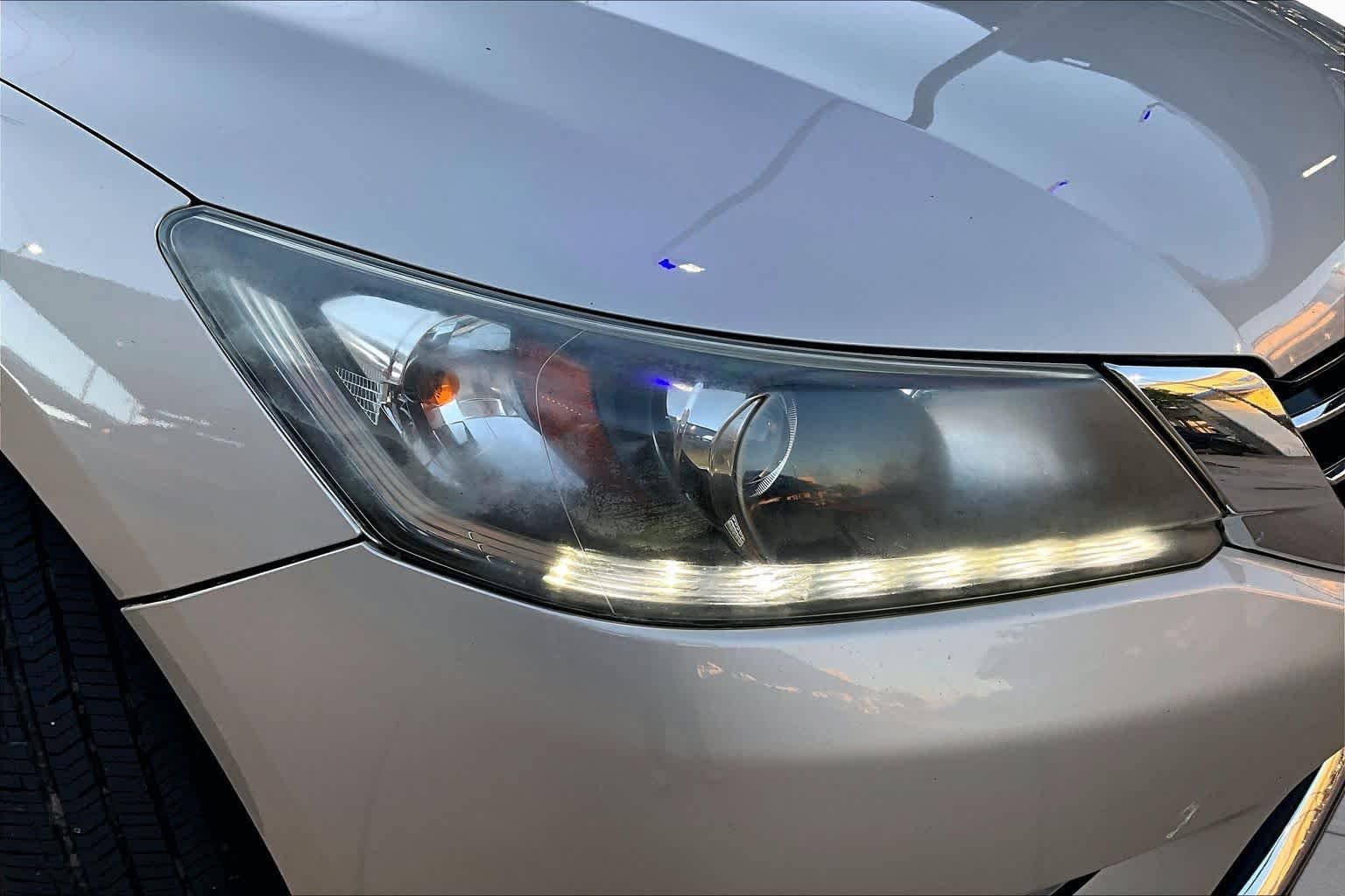 Used 2015 Champagne Frost Pearl Honda EX-L image 27