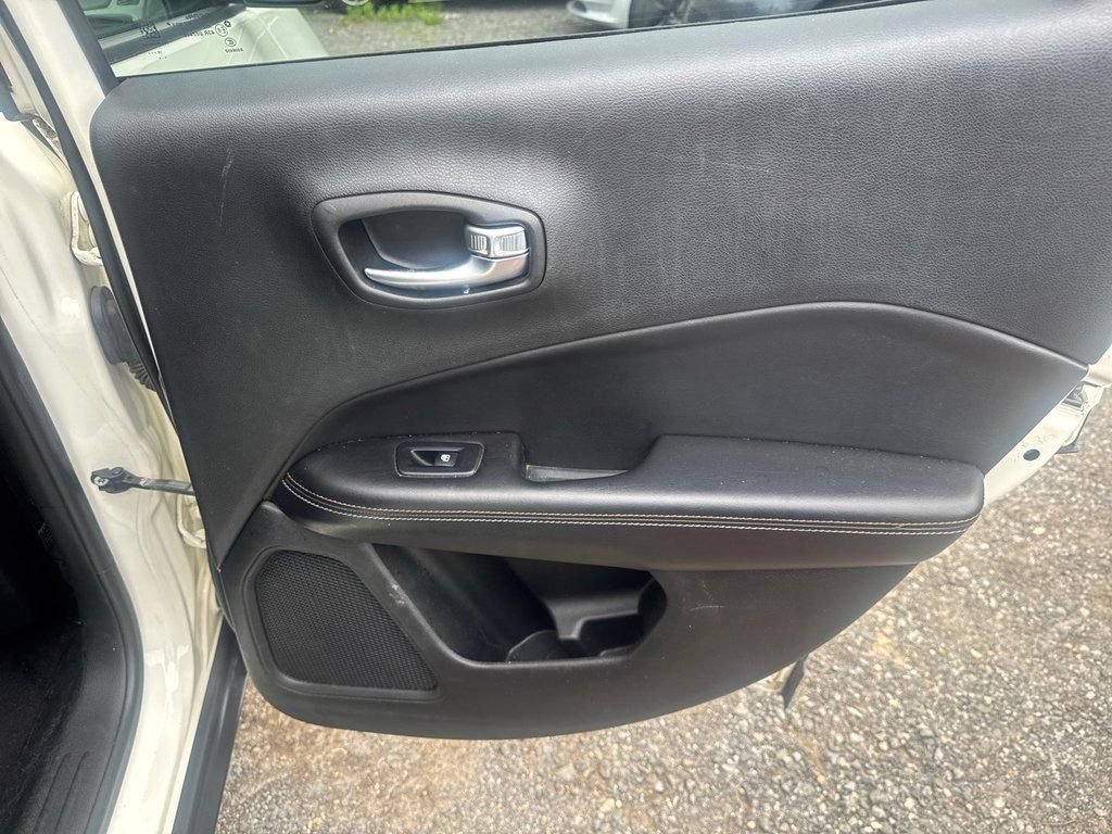 Used 2020 White Jeep Latitude image 17