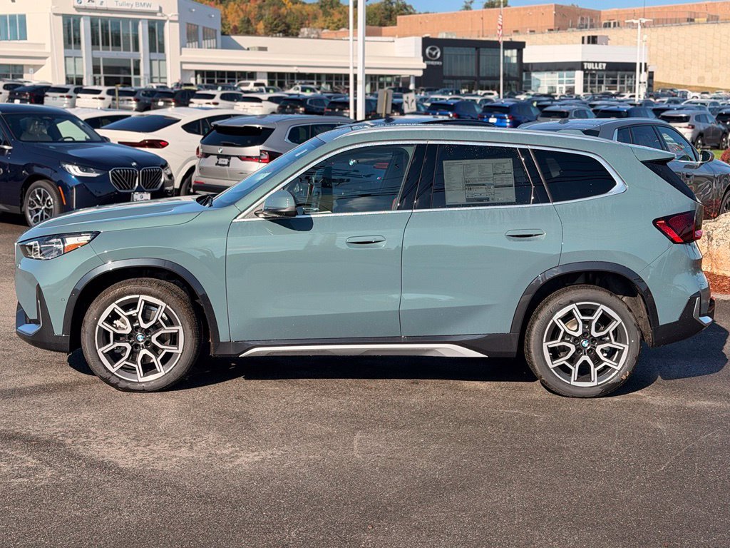 New 2027 Cape York Green Metallic BMW xDrive28i image 3