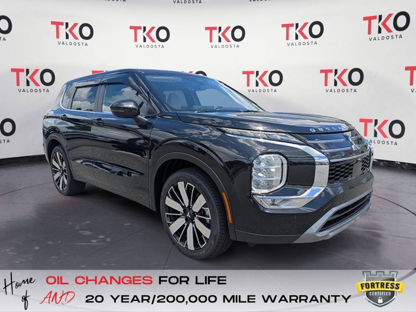Used 2025 Black Diamond Mitsubishi SE image 1