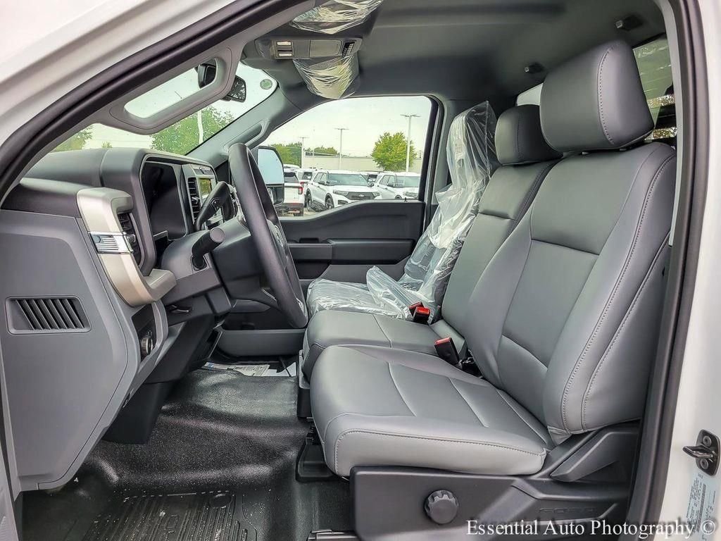New 2025 Oxford White Ford F-450® XL image 9