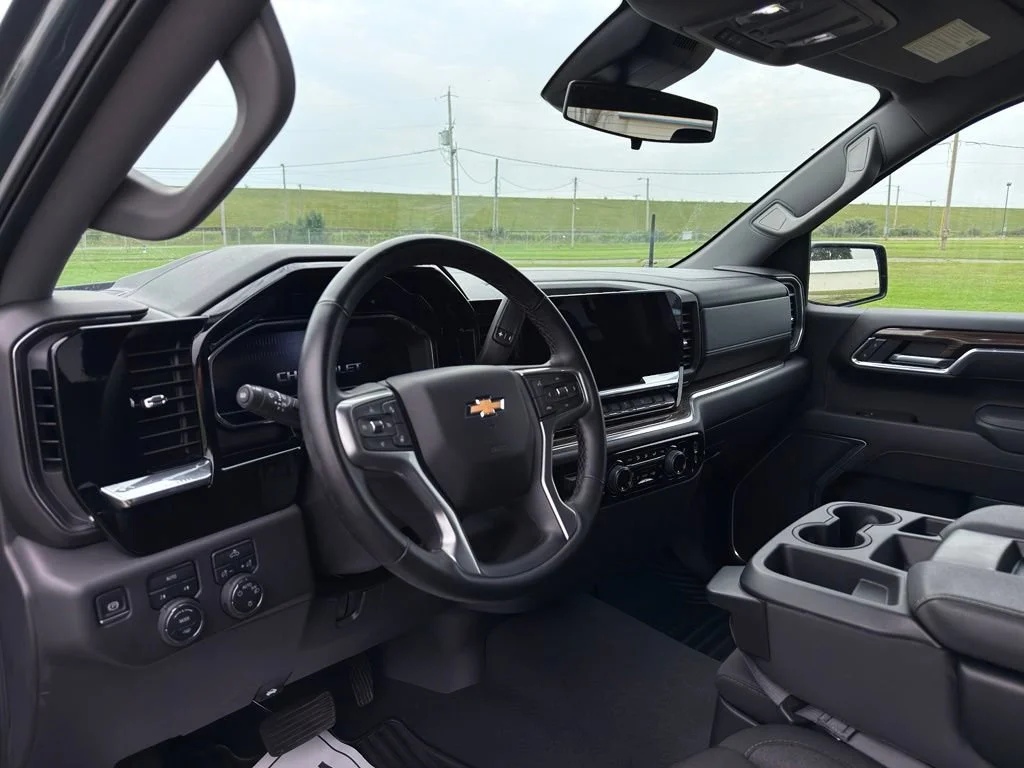 Used 2025 Cypress Gray Chevrolet LT image 23