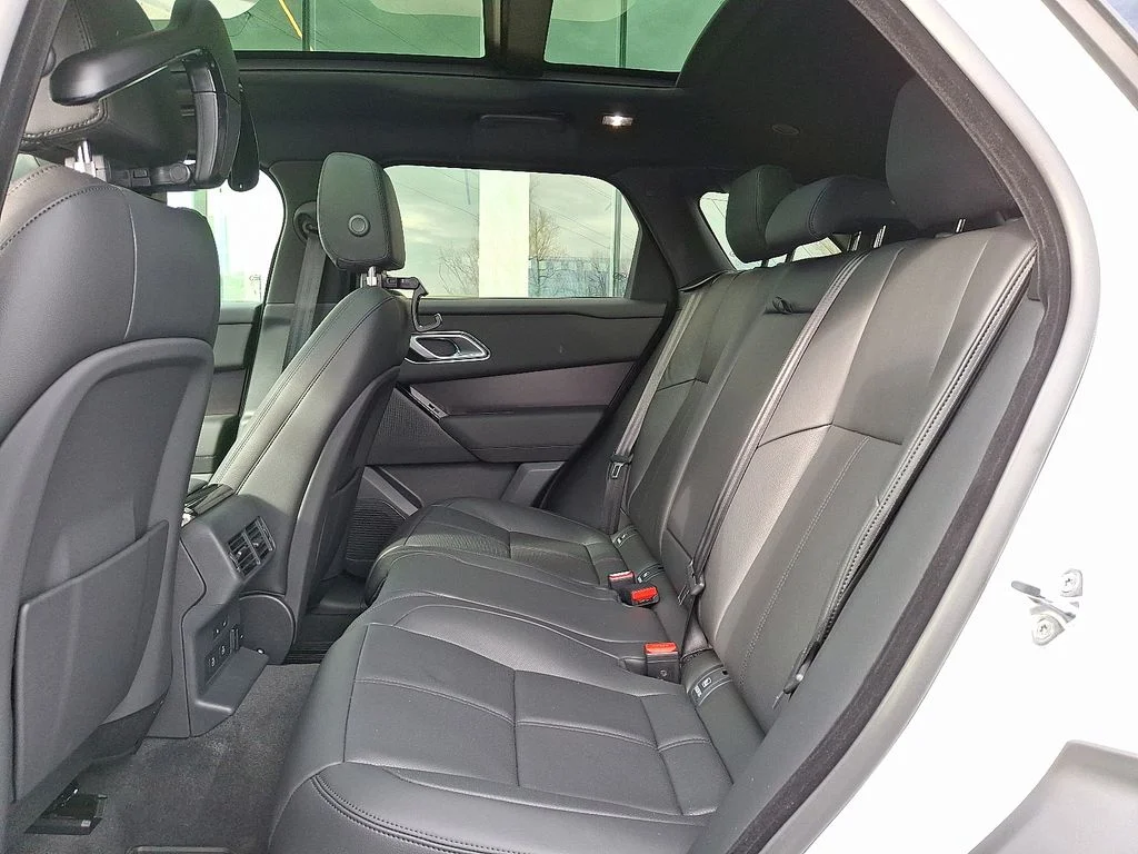 New 2026 Fuji White Land Rover Dynamic SE image 6