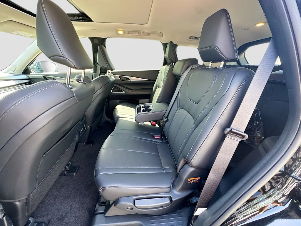 Used 2027 Black INFINITI LUXE image 27