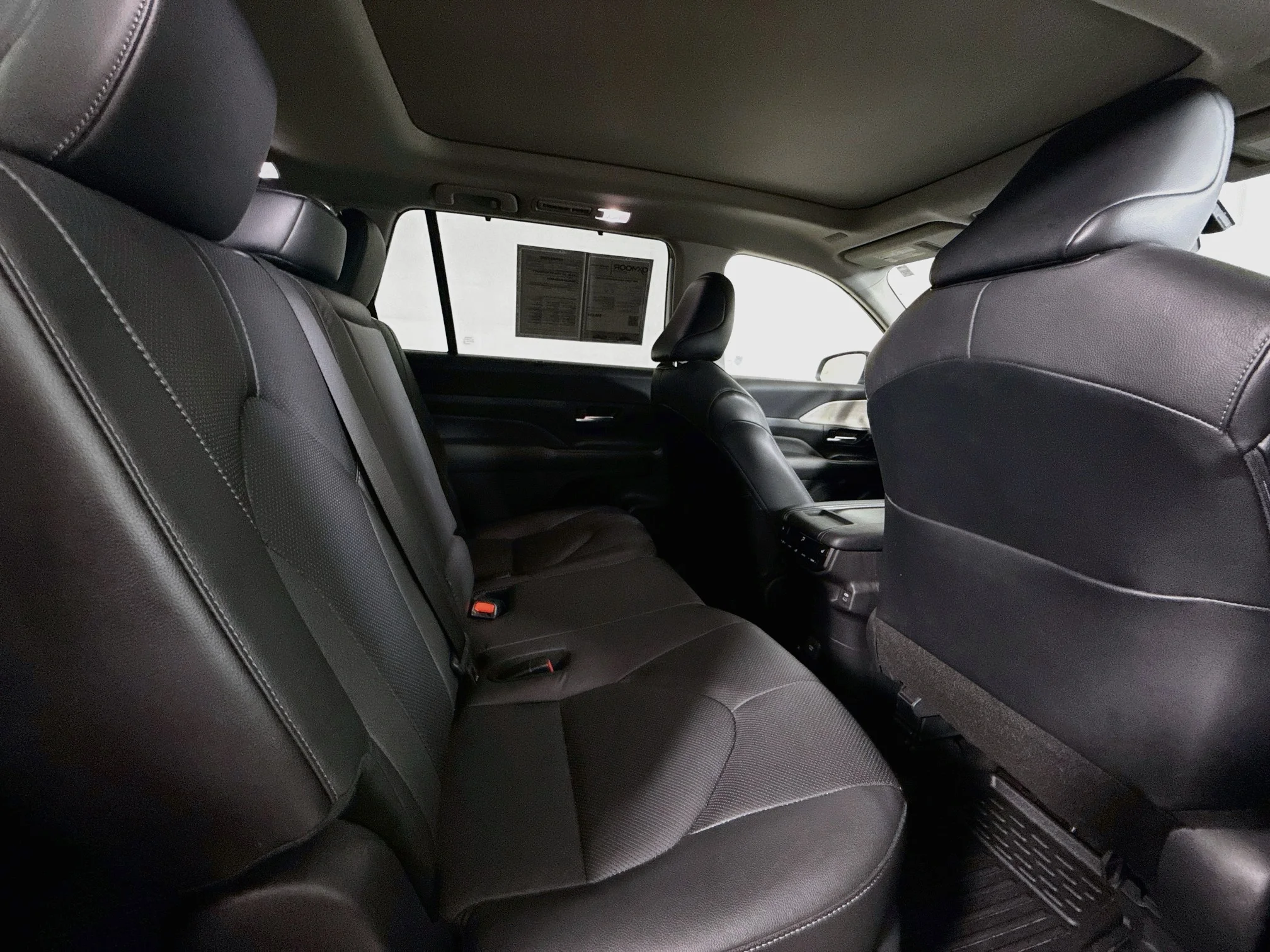 Certified Used 2024 Wind Chill Pearl Toyota Limited image 30
