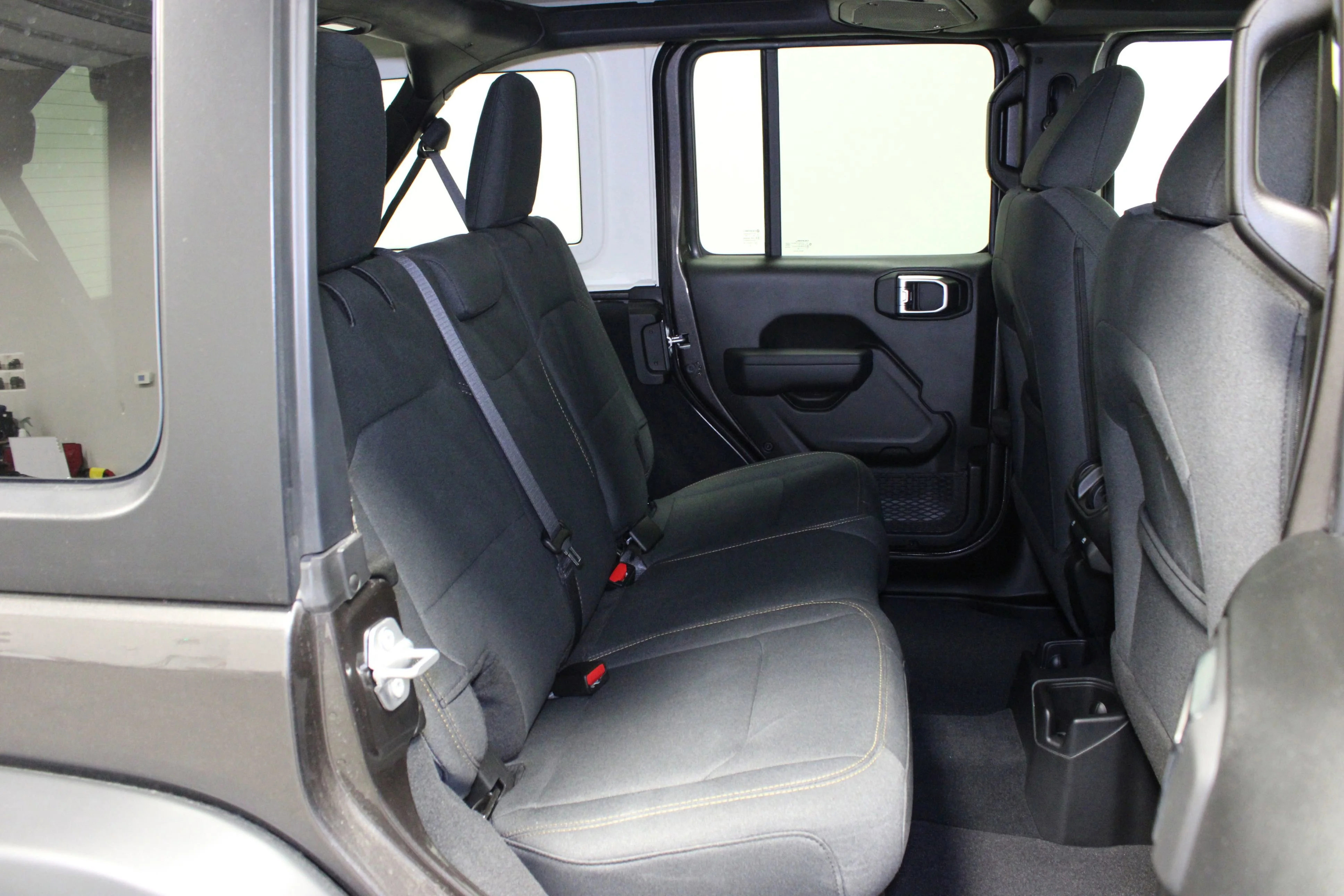 Used 2025 Granite Crystal Metallic Clearcoat Jeep Sport S image 15