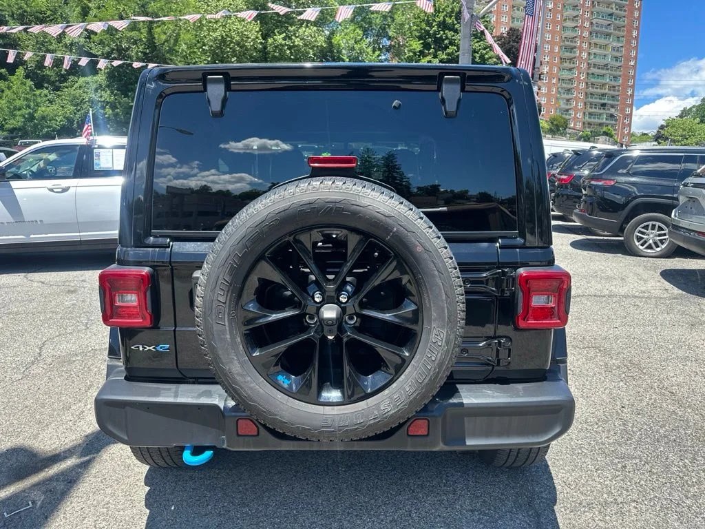 Used 2022 Black Jeep Unlimited Sahara 4xe image 6