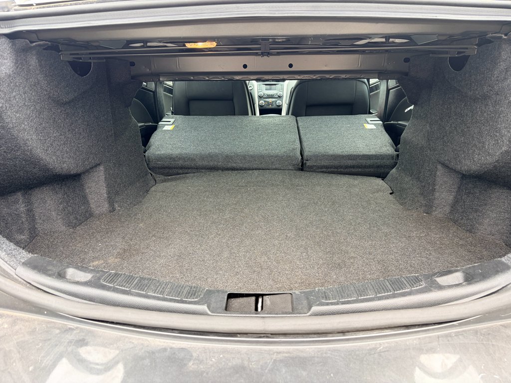 Used 2018 Magnetic Metallic Ford SE image 17