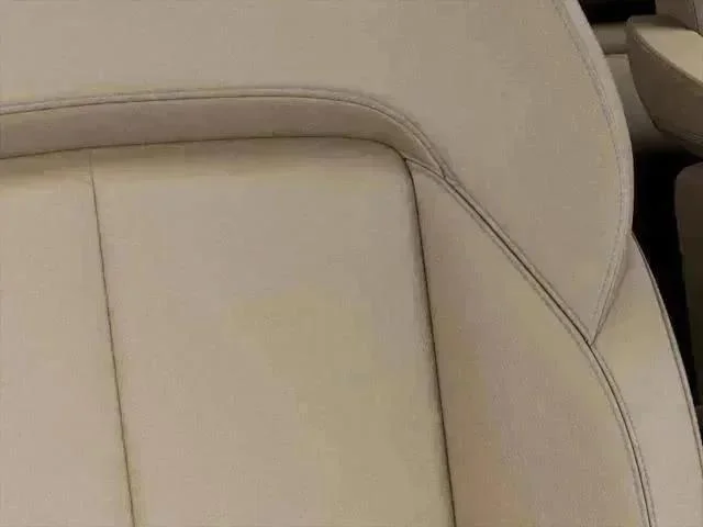 New 2027 Bright White Clear-Coat Paint Jeep Limited image 11