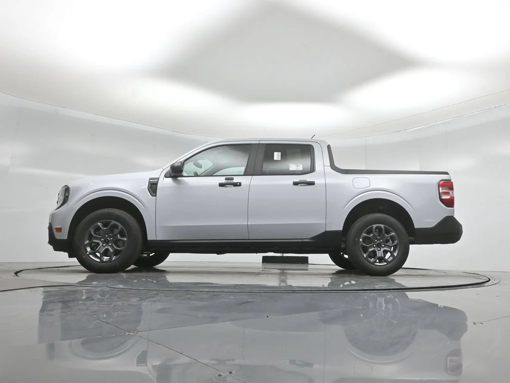 New 2026 Space White Metallic Ford XLT image 7