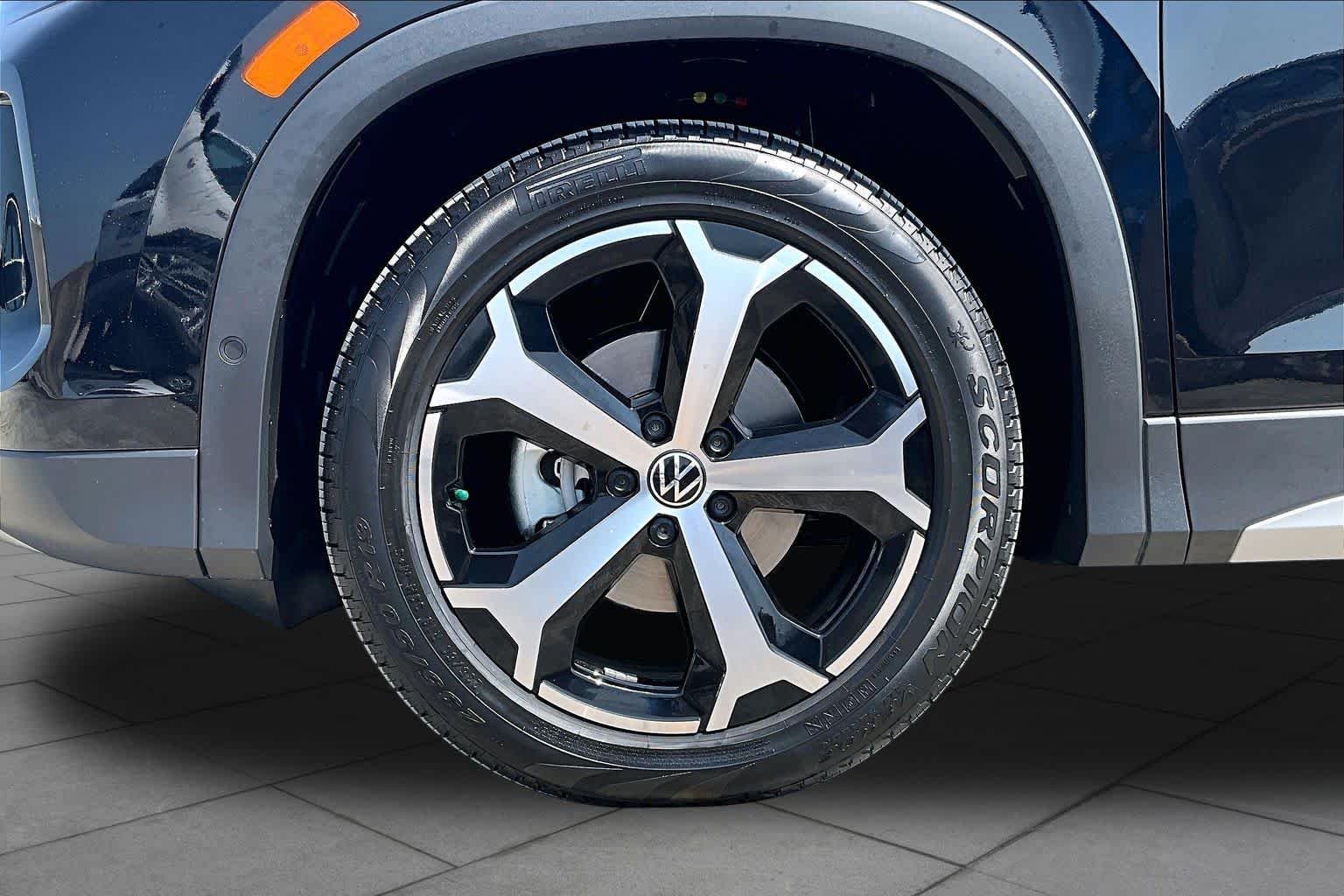 New 2026 Deep Black Pear Volkswagen 2.0T SE image 11