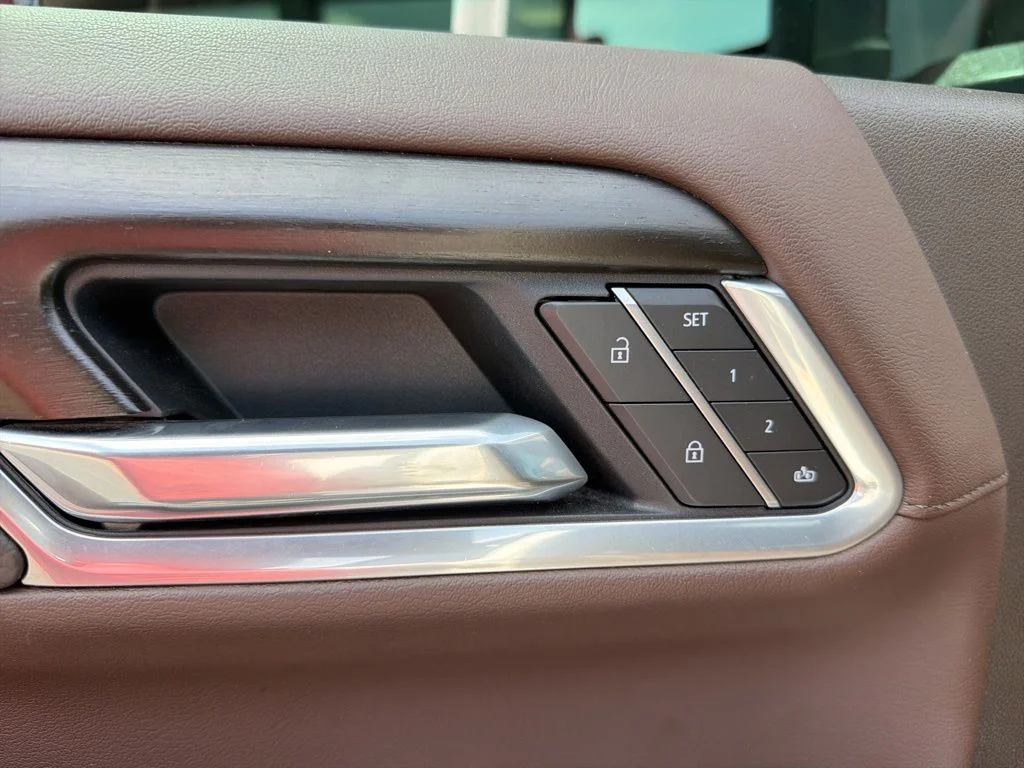 Used 2025 White GMC Denali image 18