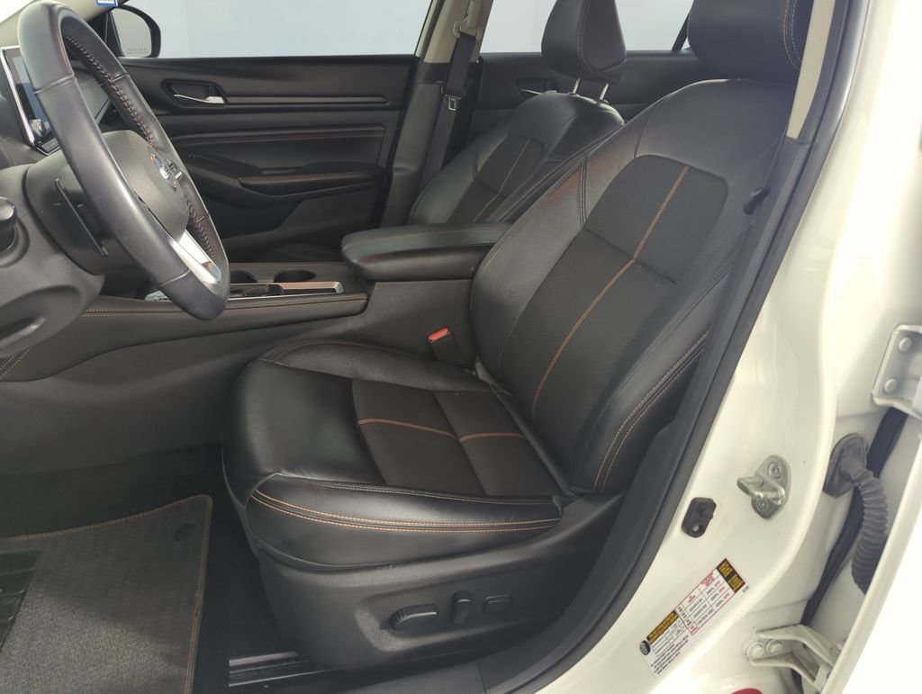 Used 2021 White Nissan 2.5 SR image 12