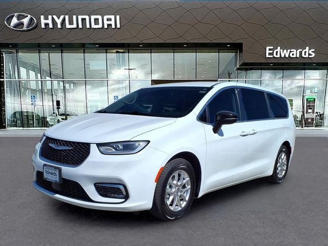 2024 Chrysler Pacifica Touring L's photo