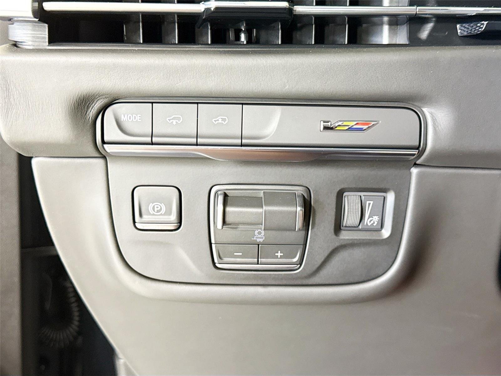 Used 2026 Black Raven Cadillac AWD V-Series | ONYX Pkg | Heated/Vented Seats image 25