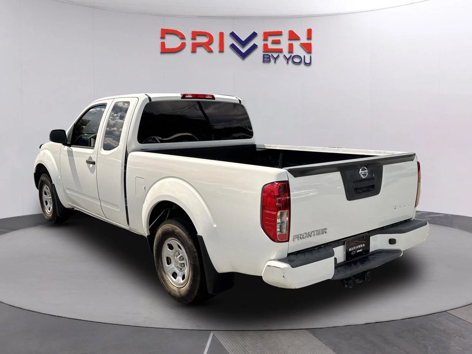 Used 2019 Glacier White Nissan S image 6