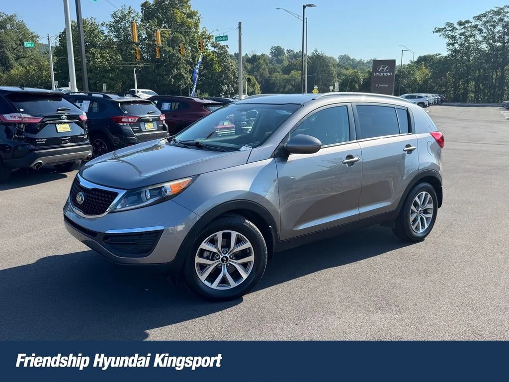 Used 2016 Silver Kia LX image 1