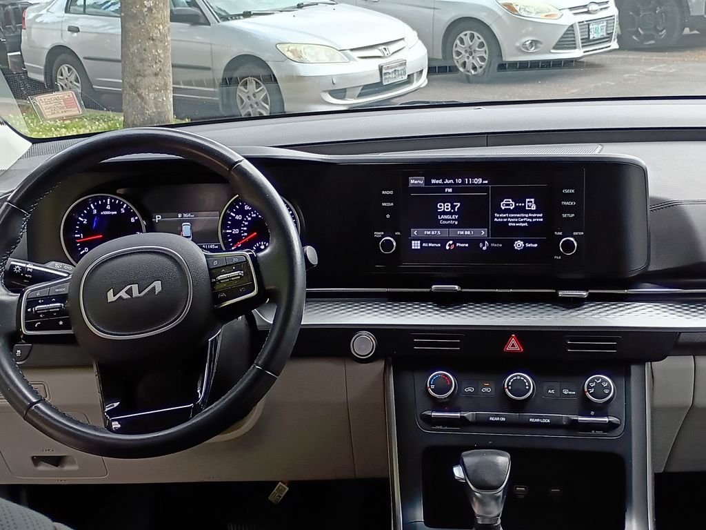 Used 2022 Snow White Pearl Kia LXS image 23