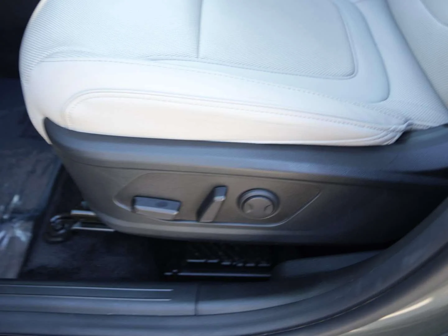 Used 2022 Amazon Gray Hyundai SEL AWD image 15