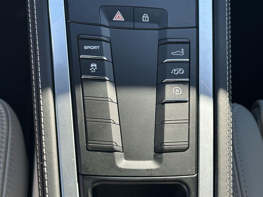 Used 2024  Porsche Style Edition image 29