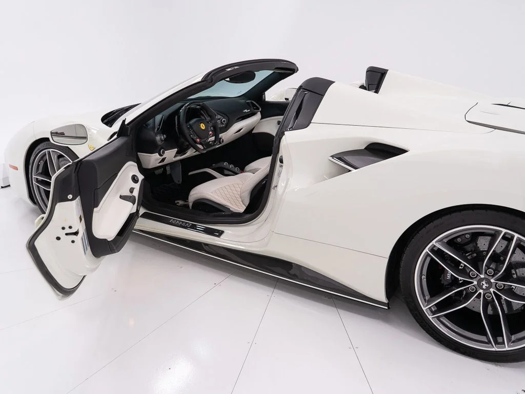 Used 2018 Bianco Avus Ferrari  image 17