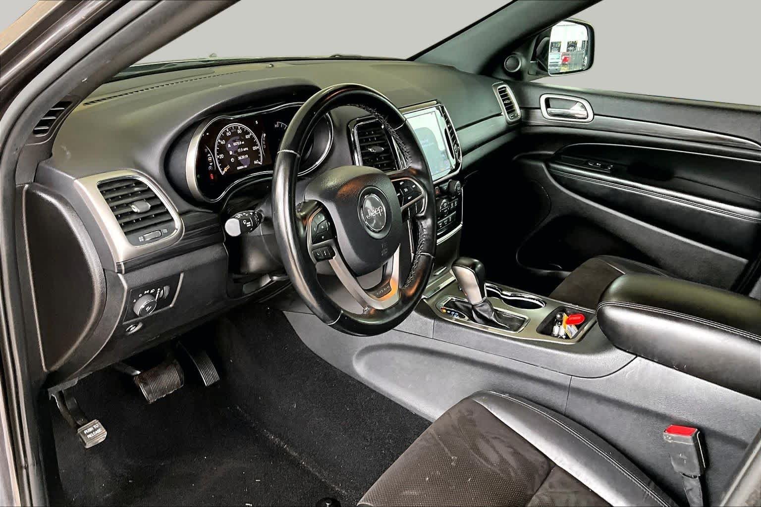 Used 2020 Granite Crystal Metallic Clearcoat Jeep Altitude image 17