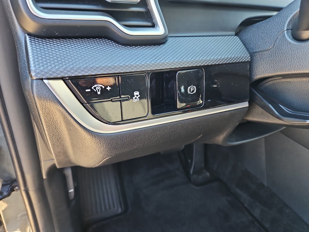 Used 2024 Gravity Gray Kia LX image 20