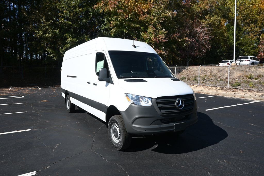 New 2026 Arctic White Mercedes-Benz Cargo 170 WB image 22