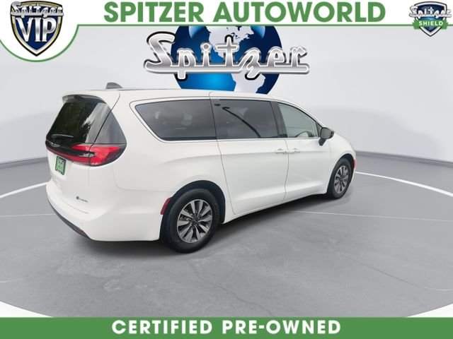 Used 2024 White Chrysler Select image 9