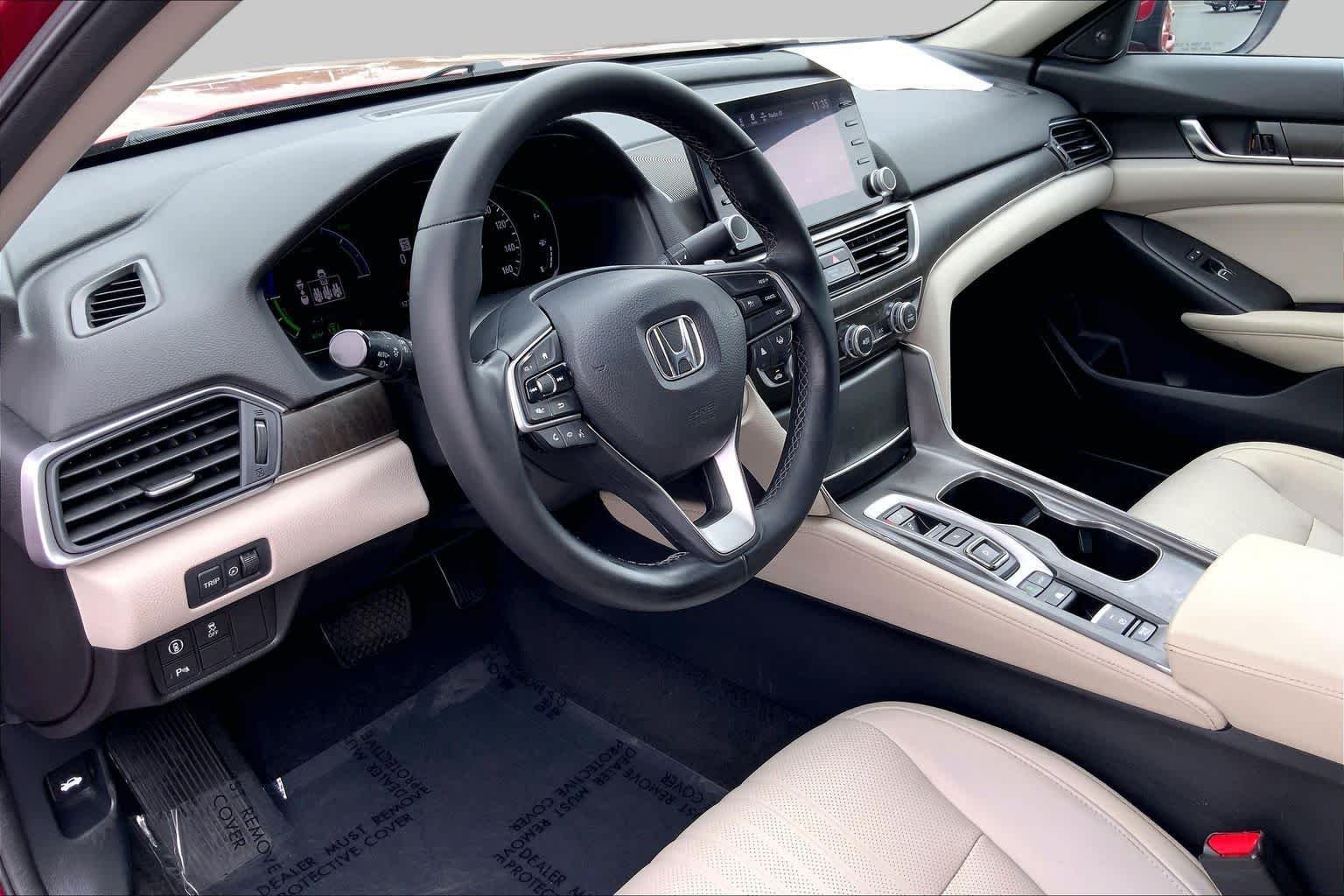 Used 2021 Radiant Red Metallic Honda EX-L image 17