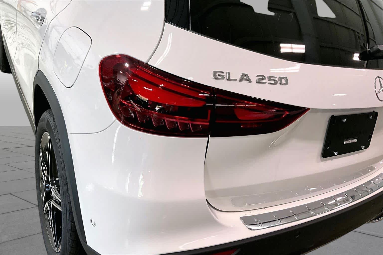 New 2026 Polar White Mercedes-Benz GLA 250 image 6