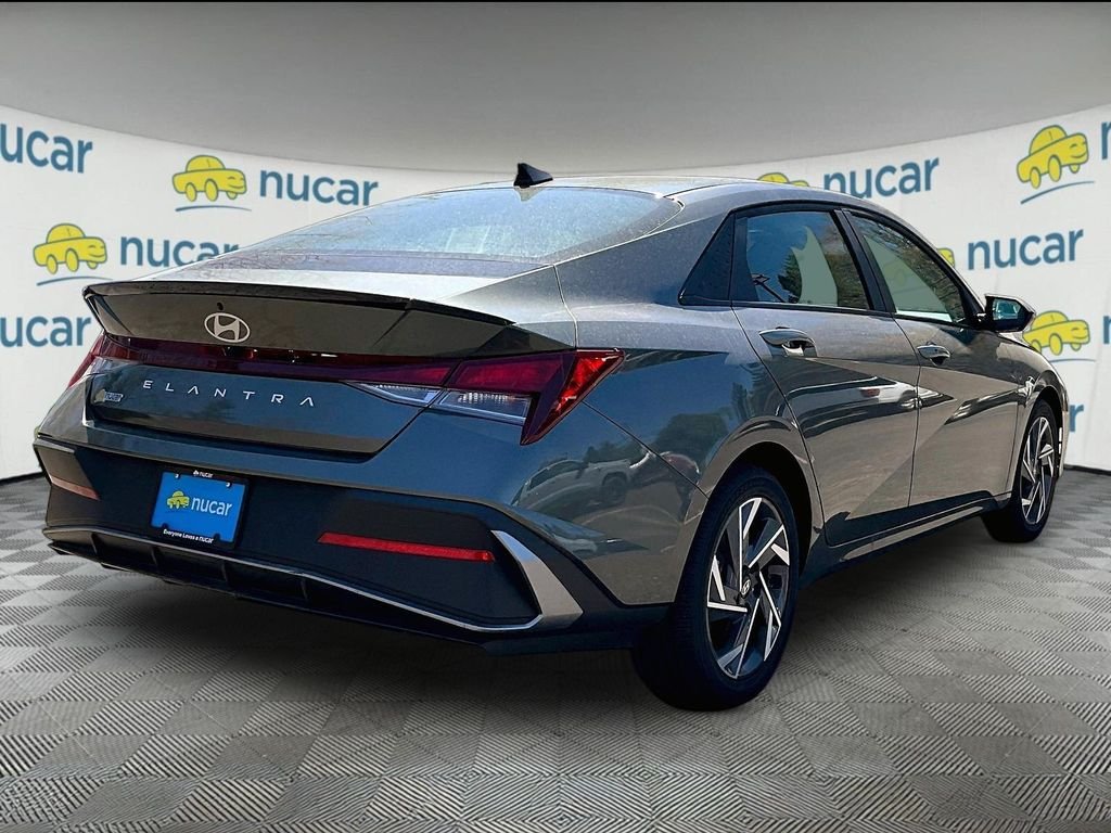 Used 2025 Gray Hyundai SEL Sport image 8