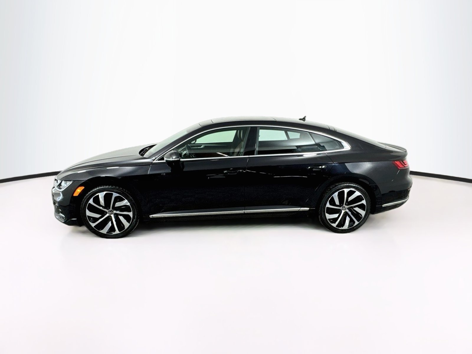 Used 2021 Black Volkswagen 2.0T SEL R-Line image 4