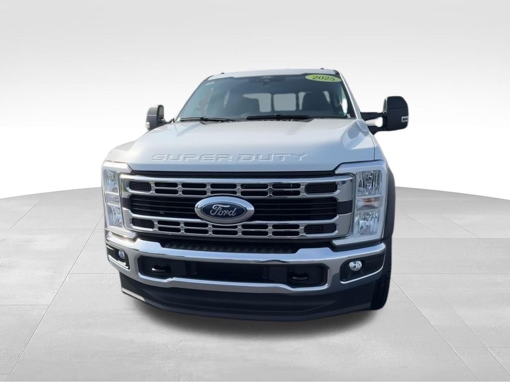Used 2025 White Ford XL image 4