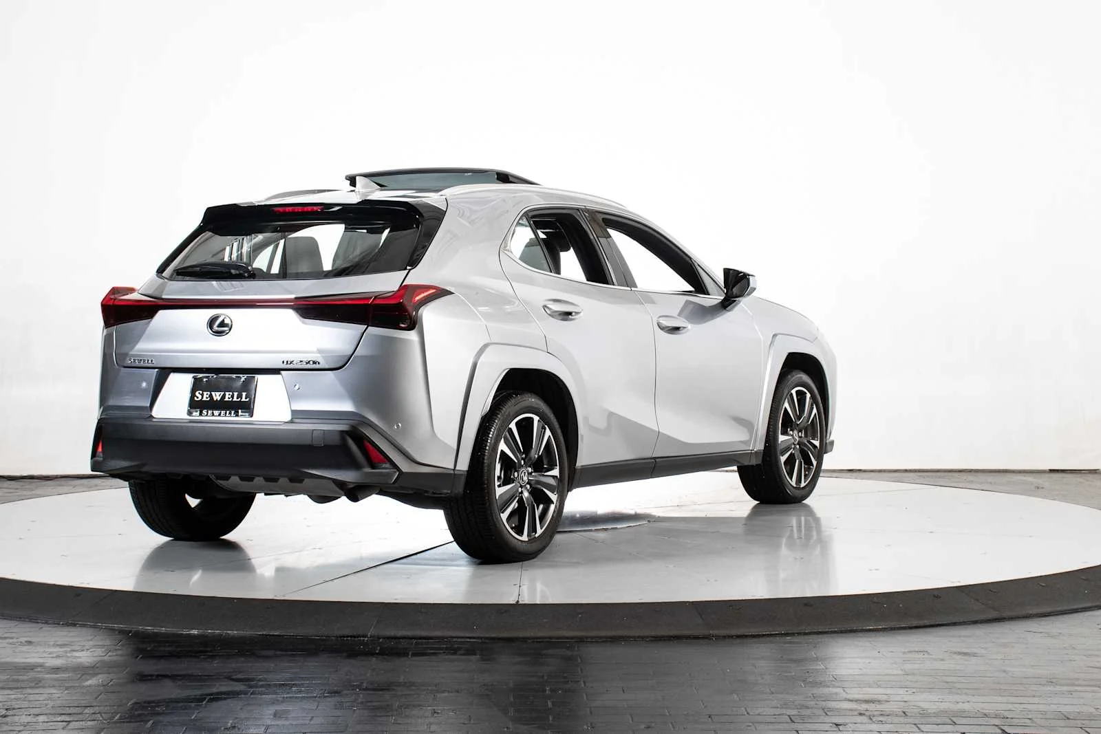 Certified Used 2024 IRIDIUM Lexus Premium image 5
