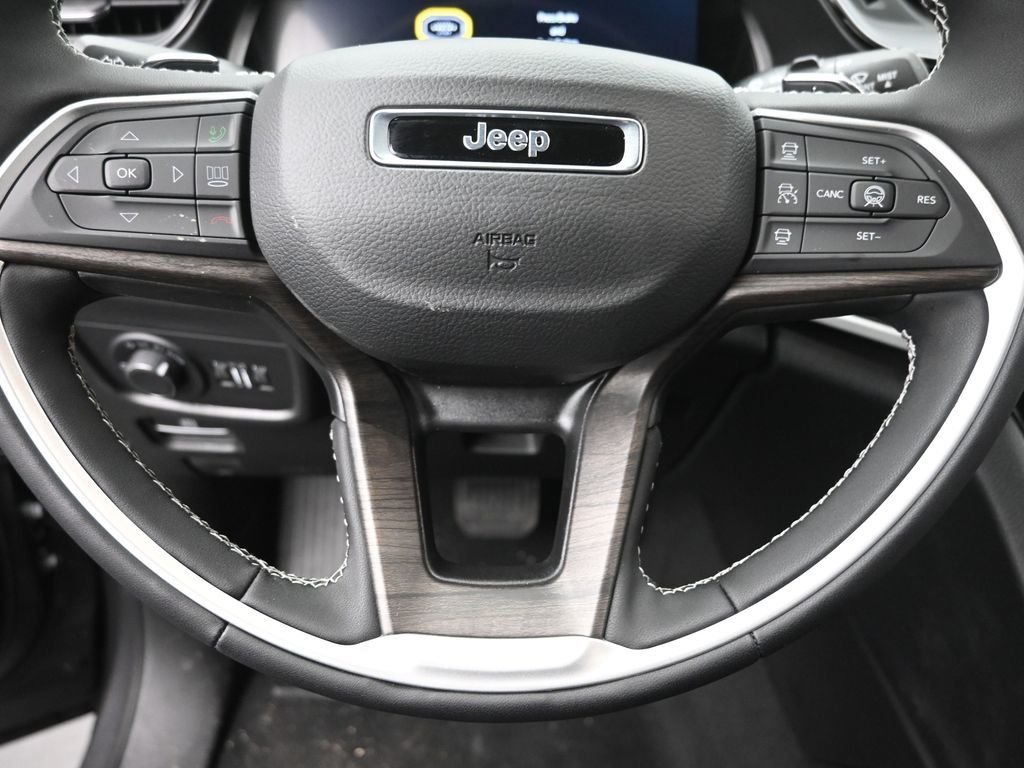 New 2026 Baltic Gray Metallic Clear-Coat Exterior Paint Jeep Altitude image 17