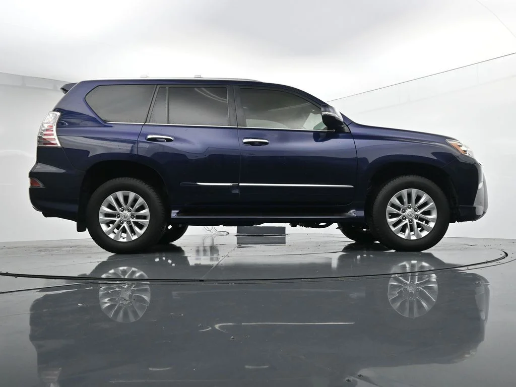 Used 2017  Lexus 460 image 35