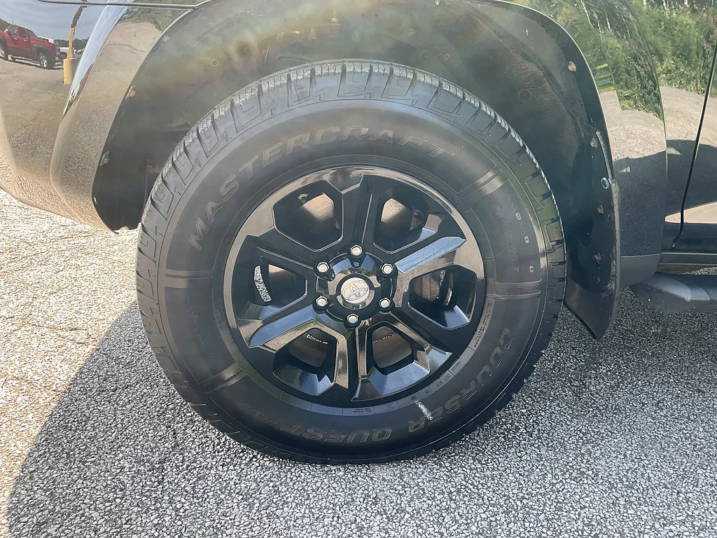 Used 2019 Midnight Black Metallic Toyota SR5 Premium image 15