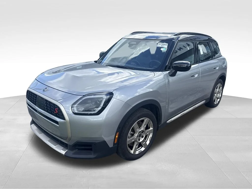 Used 2025 Silver MINI Signature Plus image 2