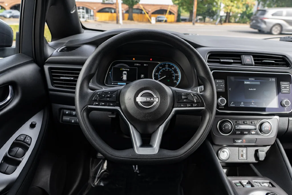 Used 2025 Gray Nissan S image 12