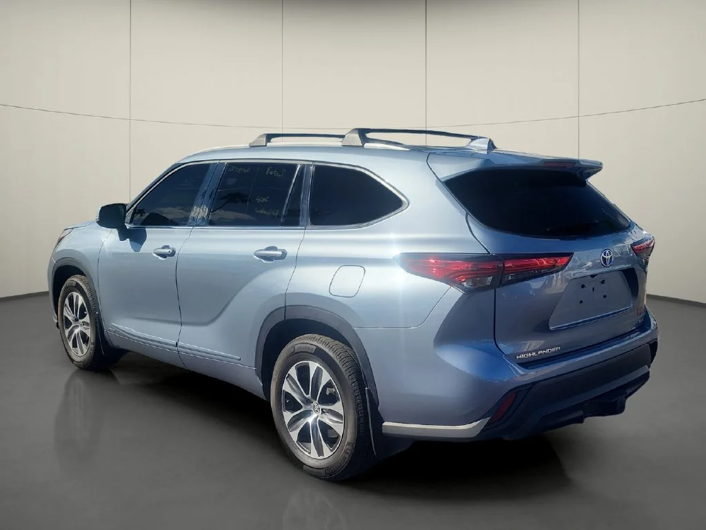 Used 2022 Blue Toyota XLE image 5