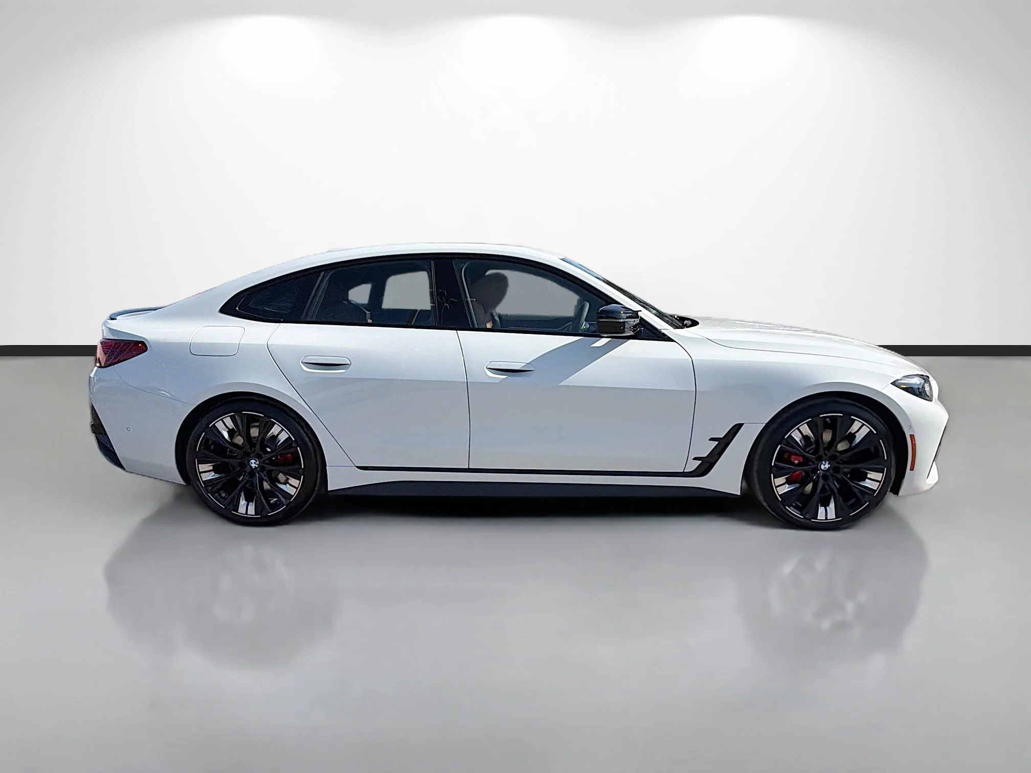 New 2026 Alpine White BMW M440i image 2