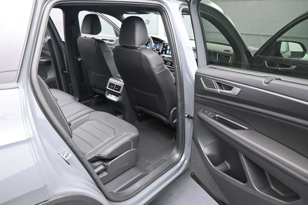 New 2026  Volkswagen 2.0T SEL R-Line Black image 43