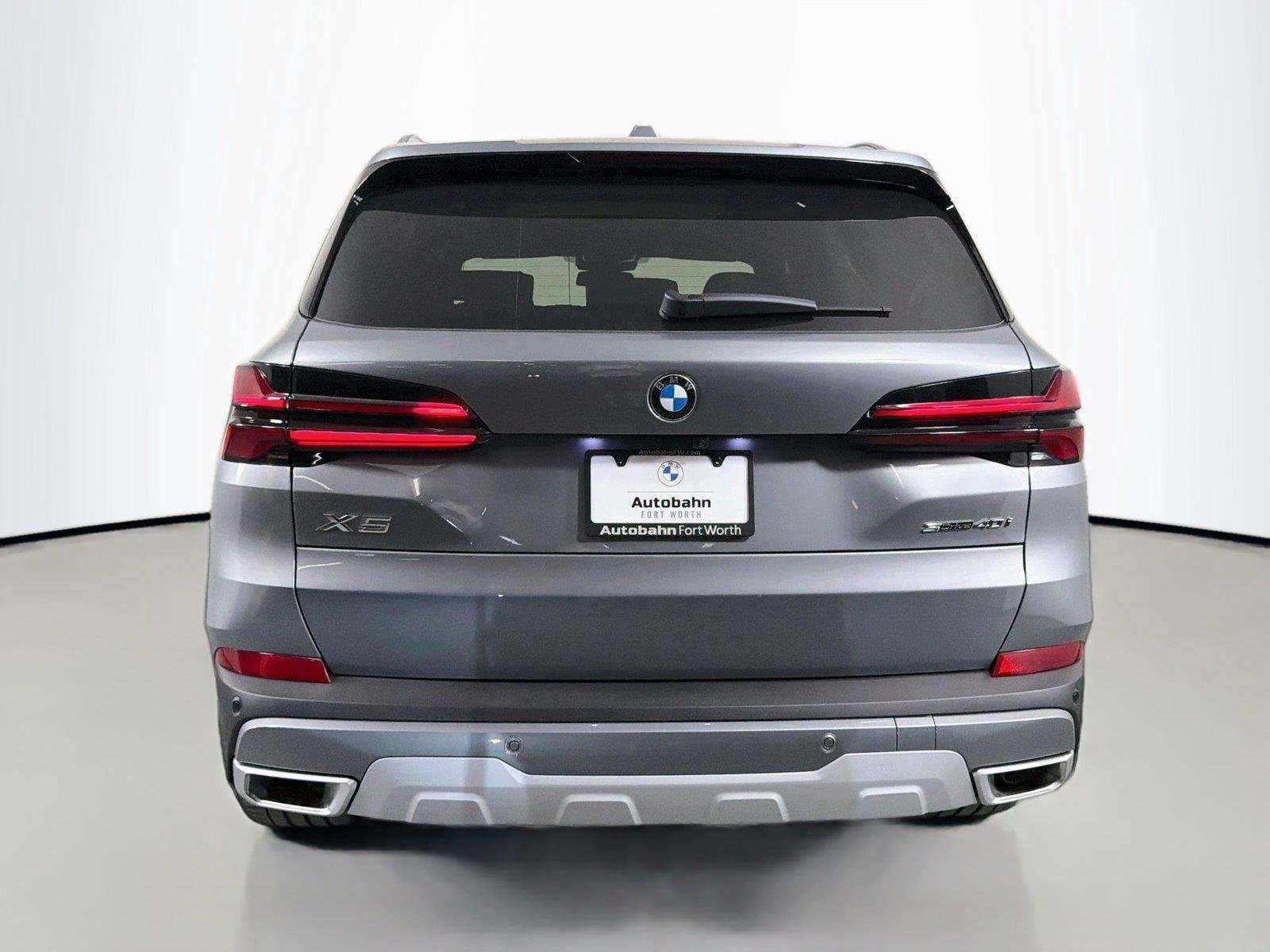 New 2026 Skyscraper Grey Metallic BMW sDrive40i image 6